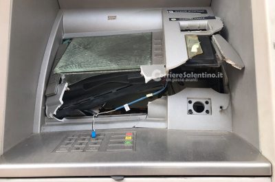 Bancomat in aria con l'acetilene, banditi in fuga con 30mila euro in contanti - Corriere Salentino