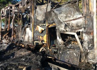 Notte “rovente” nel Salento: a Melissano distrutto un fast food mobile