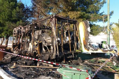 Notte "rovente" nel Salento: a Melissano distrutto un fast food mobile - Corriere Salentino