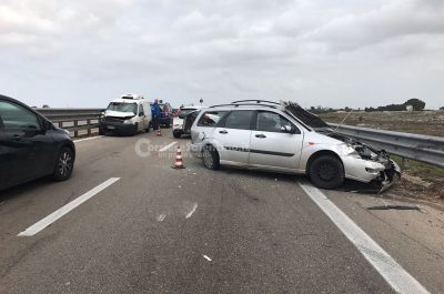 Rocambolesco incidente in tangenziale ovest, feriti in ospedale - Corriere Salentino