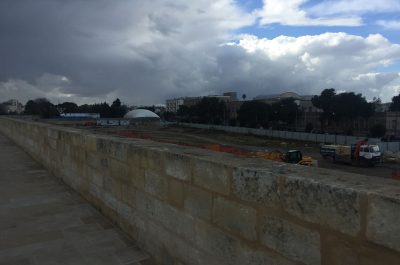 A passeggio sulle Mura urbiche: Giliberti e Messuti spiegano le opportunità per Lecce: "Il centro si ricongiunge con la periferia" - Corriere Salentino