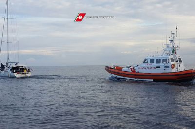 "Sos" dalla nave dei migranti: "Aiutateci". Salvate 91 persone, tra cui una neonata. In manette gli scafisti - Corriere Salentino