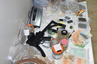 "Skunk", hashish e cocaina. Ma anche 40mila euro: in manette due fratelli - Corriere Salentino