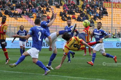Il Lecce batte la Vibonese e resta solo al comando - Corriere Salentino