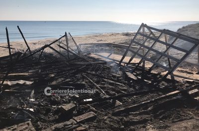 Distrutto dalle fiamme il lido Buena Ventura, misterioso incendio sulla litoranea - Corriere Salentino
