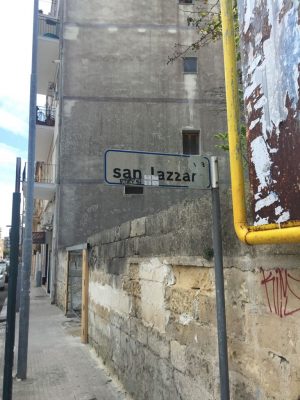 Centinaia di multe: lancio del rifiuto per non pagare le tasse. Lamentele per il degrado della chiesetta Santa Lucia, ma presto tutto sarà riqualificato - Corriere Salentino
