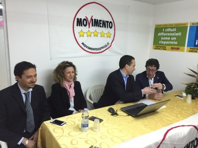 M5S apre il suo comitato: "Niente inciuci". In 32 contro tutti. Lezzi: "Orgogliosi delle defezioni di chi voleva fare carriera" - Corriere Salentino