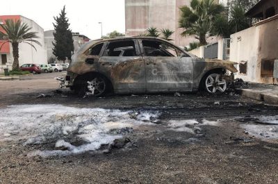Fiamme nella notte a Cavallino: bruciata l’auto di un imprenditore - Corriere Salentino