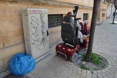 Lecce, via Leuca inaccessibile ai disabili in carrozzina. Lo Sportello dei Diritti: "Un fiasco pazzesco per l'amministrazione cittadina" - Corriere Salentino
