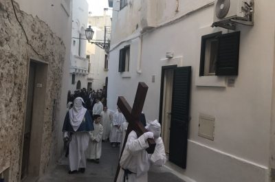 Il rito dei penitenti di Gallipoli: le suggestioni e la tradizione religiosa secolare - Corriere Salentino