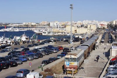 Traffico e parcheggi a Gallipoli, Associazione Rotaie di Puglia: la soluzione è la metropolitana - Corriere Salentino