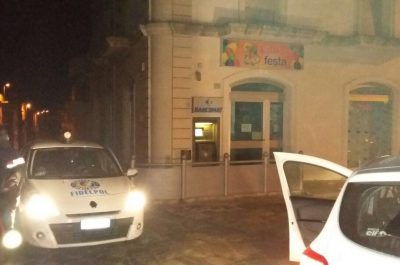 Sfuma il "colpo" al bancomat di Matino, vigilantes mettono in fuga i ladri - Corriere Salentino