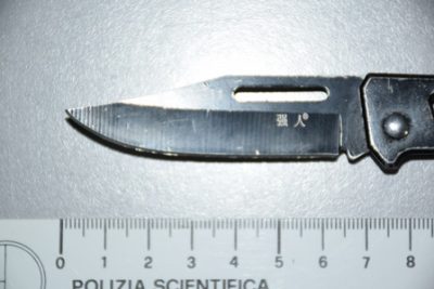 "Sei ladro come tutti gli afgani" e tenta di accoltellarlo al petto: terrore davanti alla stazione di Lecce - Corriere Salentino