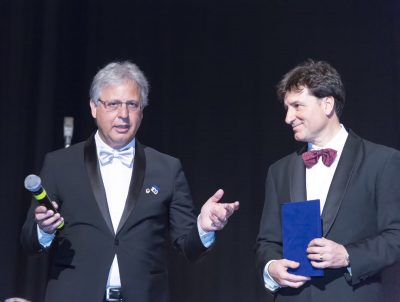 Galà di beneficenza all'insegna della buona musica dell'Orchestra Jonico Salentina, all'Apollo premiato l'impegno sul territorio - Corriere Salentino