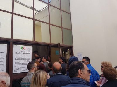 Primarie, a Nardò scoppia il caos: dimissioni in blocco perché votano gli uomini di Mellone. Bloccate le consultazioni - Corriere Salentino