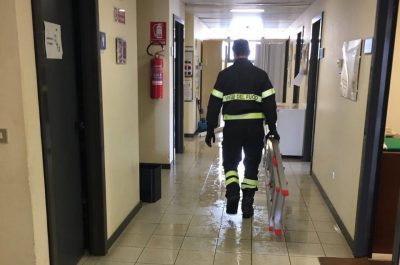 Piove e l'aula ad Ecotekne si allaga, la denuncia di Link Lecce: "Tasse altissime e servizi inefficienti" - Corriere Salentino