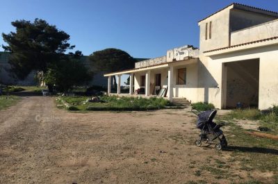 Sono andati quasi tutti via i rom che hanno occupato la masseria. Nuova segnalazione: occupazione a Torre Chianca. Il video dell'incontro tra proprietario e occupante - Corriere Salentino