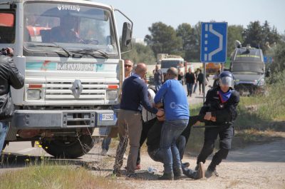 Tap: stop all'espianto, i camion tornano indietro - Corriere Salentino