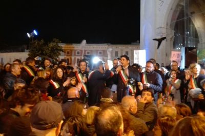 I “No Tap” invadono piazza Sant'Oronzo per dire no al gasdotto - Corriere Salentino