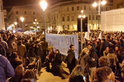 I “No Tap” invadono piazza Sant'Oronzo per dire no al gasdotto - Corriere Salentino