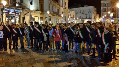 I “No Tap” invadono piazza Sant'Oronzo per dire no al gasdotto - Corriere Salentino