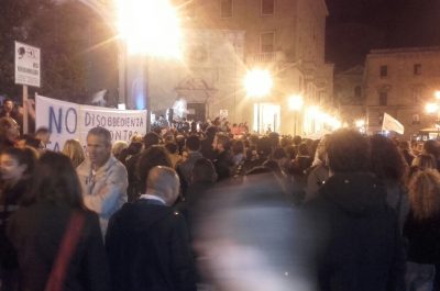 I “No Tap” invadono piazza Sant'Oronzo per dire no al gasdotto - Corriere Salentino