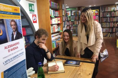 D'Avenia, il "Prof."che tutti gli alunni vorrebbero: cronaca di una lezione di vita. La videointervista in cui lo scrittore si racconta - Corriere Salentino