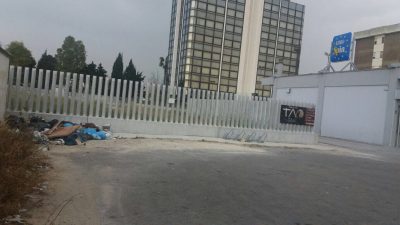 Un camion scarica cumuli di spazzatura davanti a una scuola: polizia sulle tracce. Arrivano decine di telecamere mobili a caccia di sporcaccioni - Corriere Salentino