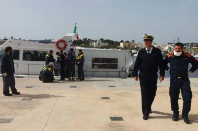 Sbarco di migranti: oltre un centinaio al largo di Leuca - Corriere Salentino