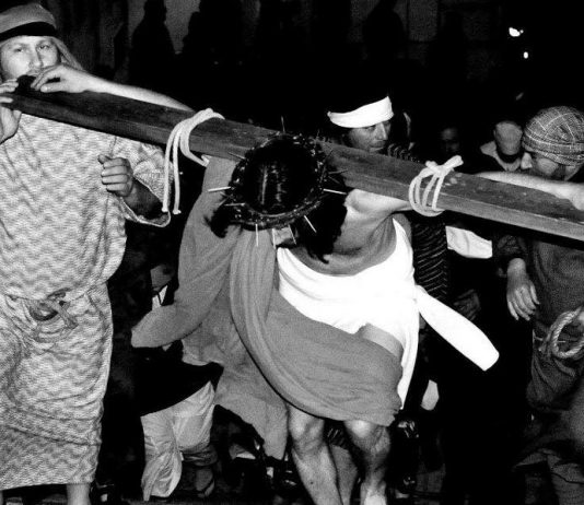 La Giornata Mondiale della Gioventù a Lecce: Via Crucis dei giovani per le vie del centro storico