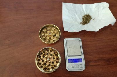 Addosso sei dosi di "erba", in casa altra droga e bilancino: nei guai 18enne - Corriere Salentino