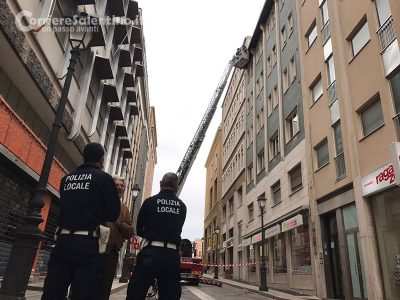 Cadono calcinacci da un palazzo, pedoni sfiorati - Corriere Salentino