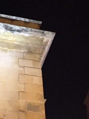 Crolla un pezzo di cornicione in via Palmieri, intervengono i vigili del fuoco - Corriere Salentino