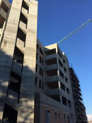 Il mostro incompiuto di Gallipoli, con gru inclusa, continua a sovrastare una delle più belle spiagge del Salento - Corriere Salentino