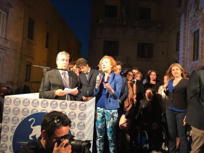 Direzione Italia, la presentazione della lista. Perrone: "Non sono in campo per tenere le mani in pasta, ma perché tengo a Mauro" - Corriere Salentino