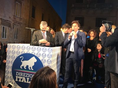 Direzione Italia, la presentazione della lista. Perrone: "Non sono in campo per tenere le mani in pasta, ma perché tengo a Mauro" - Corriere Salentino