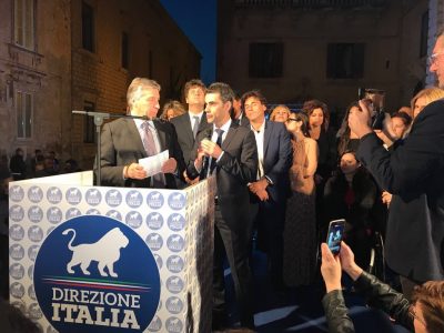 Direzione Italia, la presentazione della lista. Perrone: "Non sono in campo per tenere le mani in pasta, ma perché tengo a Mauro" - Corriere Salentino