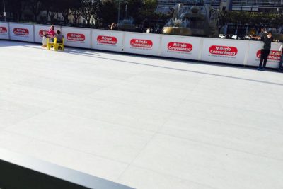 Pista di pattinaggio in Piazza Mazzini: è gratis per tutti, ma le polemiche per il contributo comunale non si fermano - Corriere Salentino