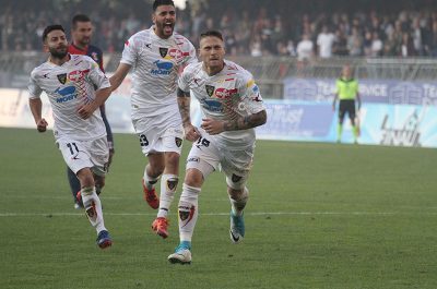 Caturano risponde a Mancuso, e Perucchini para un rigore: Sambenedettese-Lecce termina 1-1 - Corriere Salentino