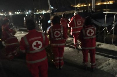 Secondo sbarco in pochi giorni: sul motoveliero stipati 73 migranti - Corriere Salentino