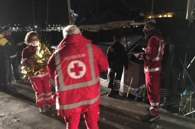 Secondo sbarco in pochi giorni: sul motoveliero stipati 73 migranti - Corriere Salentino