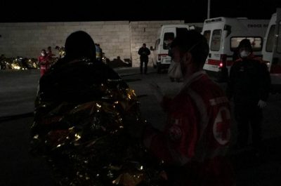 Secondo sbarco in pochi giorni: sul motoveliero stipati 73 migranti - Corriere Salentino