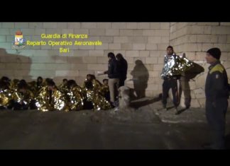 Secondo sbarco in pochi giorni: sul motoveliero stipati 73 migranti