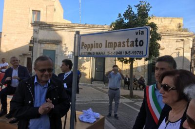 Via Peppino Impastato per la scuola di Merine, Cataldo Motta: "Gli Italiani popolo che dimentica, i ragazzi devono sapere" - Corriere Salentino