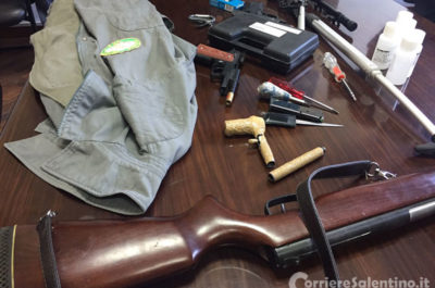 Al pronto soccorso con pistole e coltelli, arrestato 48enne con l'hobby delle armi: "In giro armato perché ho tanti nemici" - Corriere Salentino