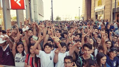 Il mistero del rapper Ghali: tutto già sentito, ma funziona. Frasi da «duro del ghetto» per milioni di click e centinaia di fan in fila anche a Lecce - Corriere Salentino