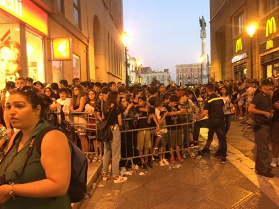Il mistero del rapper Ghali: tutto già sentito, ma funziona. Frasi da «duro del ghetto» per milioni di click e centinaia di fan in fila anche a Lecce - Corriere Salentino