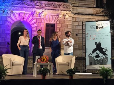 Lorella Cuccarini, la sua vita raccontata a Nardò: professionalità senza divismo e famiglia al centro - Corriere Salentino