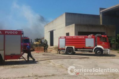 Vasto incendio nell'ex azienda di sottaceti, paura in mattinata nella zona industriale di Presicce - Corriere Salentino
