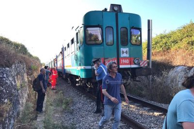 Frontale tra due treni a Galugnano: a bordo 80 passeggeri, circa una trentina i feriti - Corriere Salentino